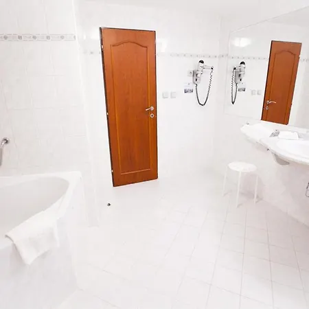 Hotel Agh Roznov pod Radhostem