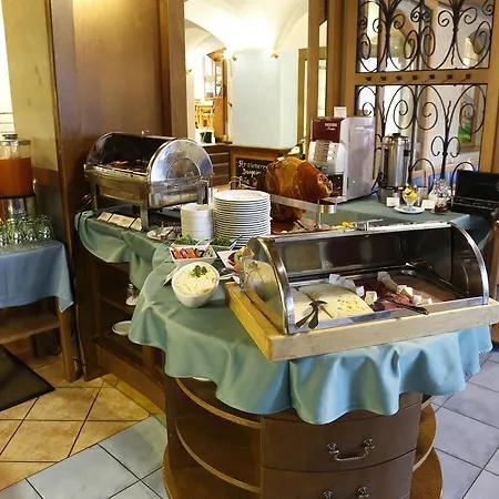 Hotel Agh 4*