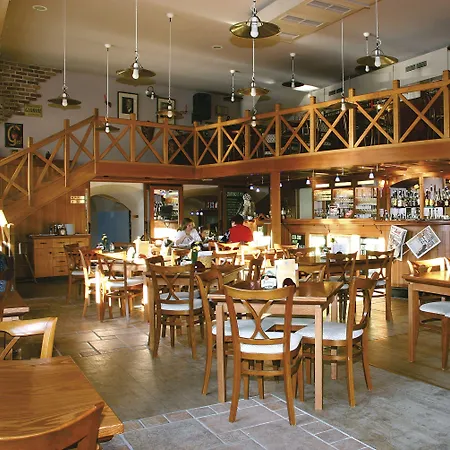 Agh Hotel