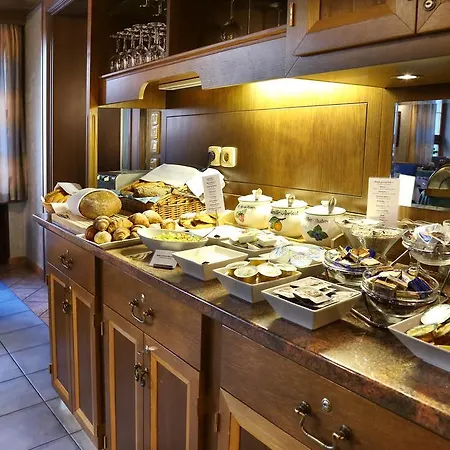 Agh Hotel 4*