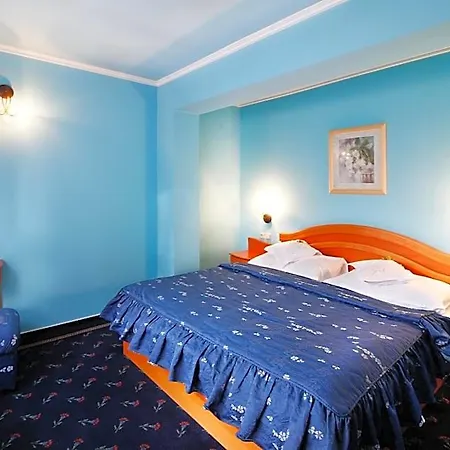 Hotel Agh 4*