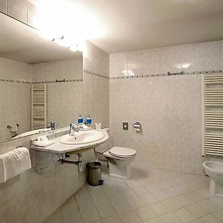 Agh Hotel 4*