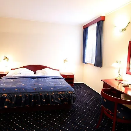 Hotel Agh 4*