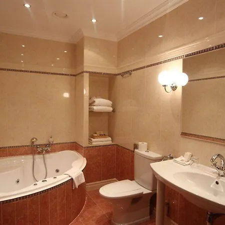 Hotel Agh 4*
