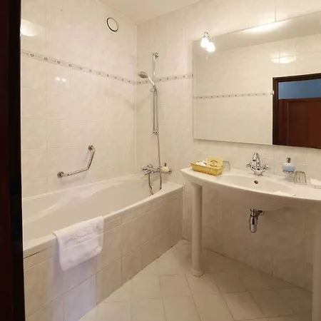 Hotel Agh 4*