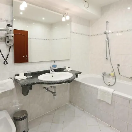 Hotel Agh 4*